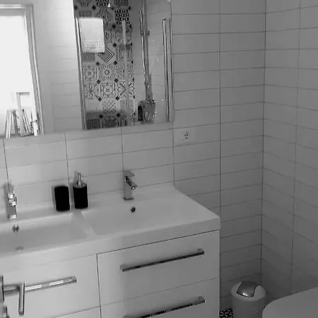 Soren-sun Apt's * Supetar